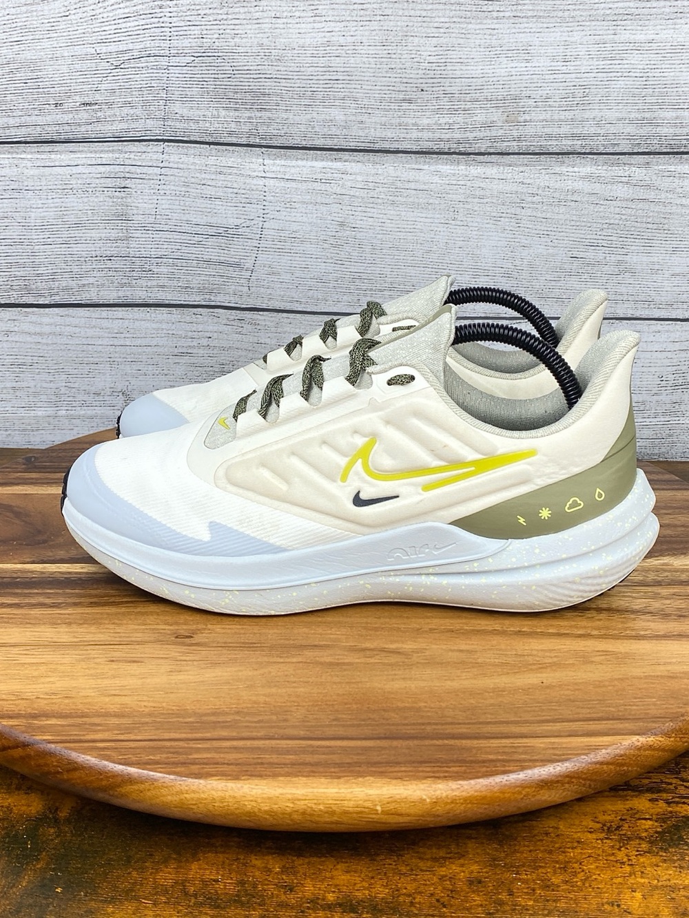 Nike Air Winflo 9 Shield Pale Ivory Voltage All Weather Running Shoe Size 9.5